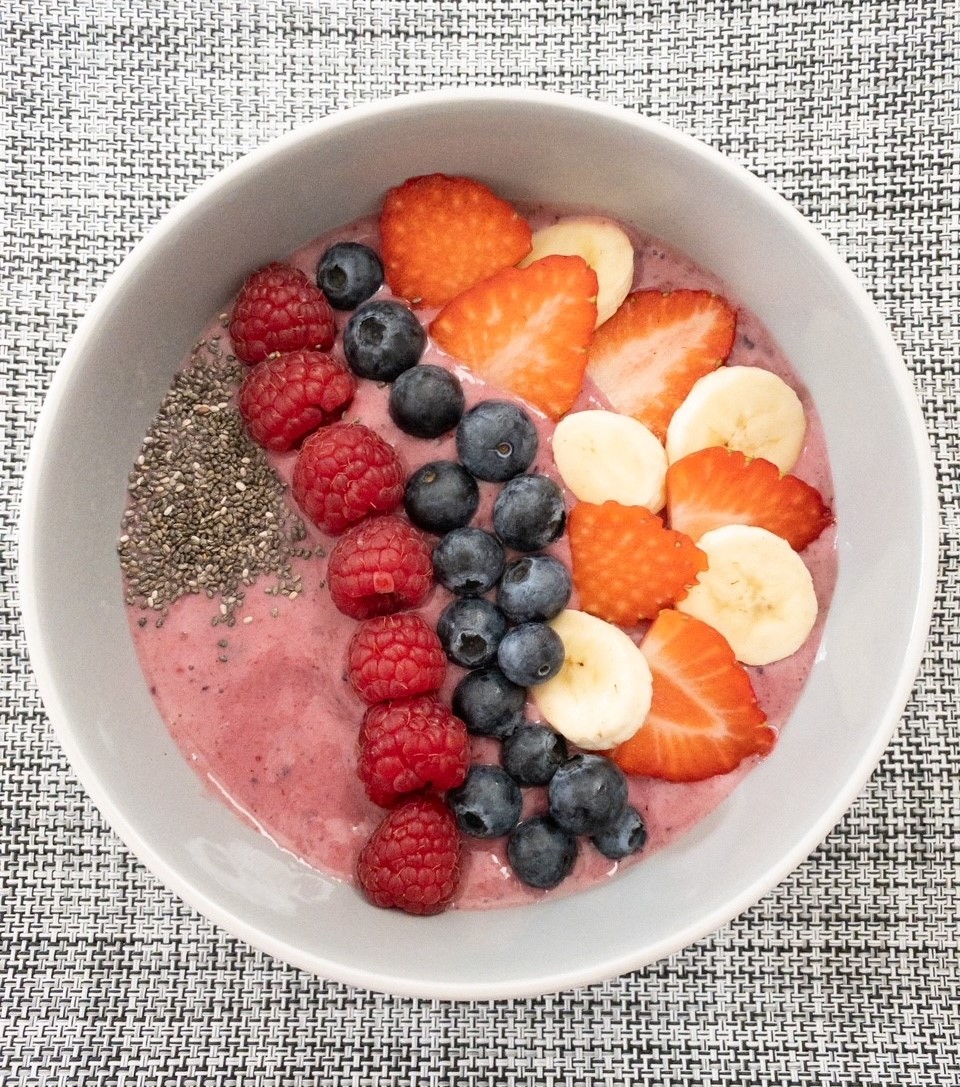 banana and mixed berries smoothie